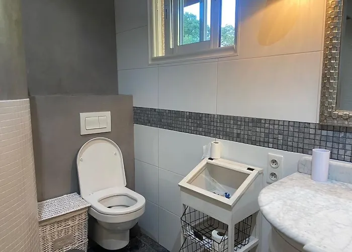 לינה וארוחת בוקר Santoni 2 *