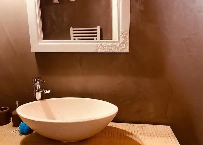 לינה וארוחת בוקר Santoni 2 *