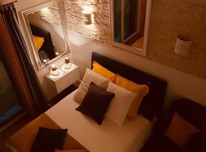 לינה וארוחת בוקר Santoni 2 *